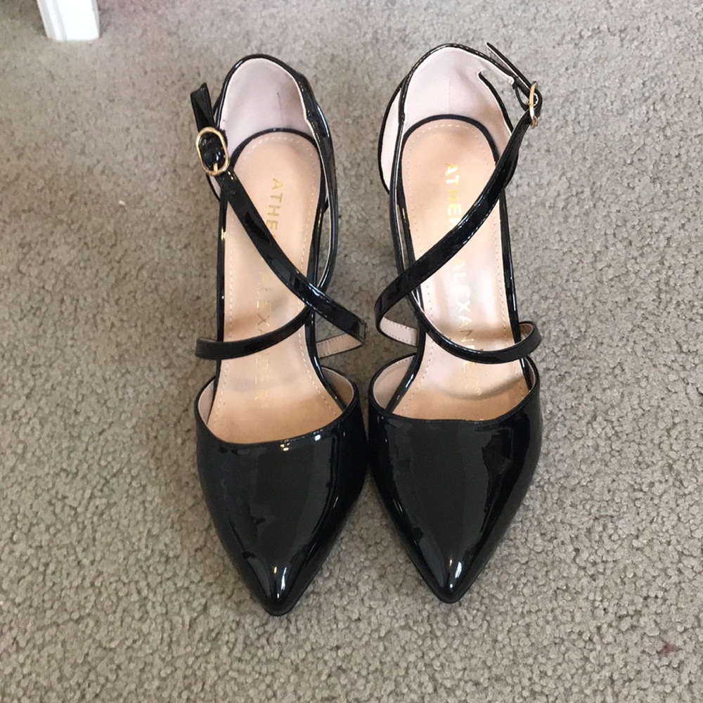 NWOT Black Pointed Heels - Size 6